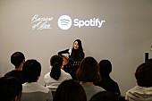 「片平里菜 ファン20名限定のSpotifyプレミアム弾き語りライブを開催」1枚目/4