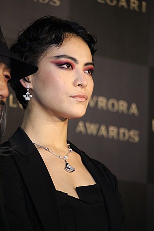 「菅原小春、三浦春馬との破局質問にタンバリンで対応　「土っぽく、人間っぽく、人生を表現していきたい」」