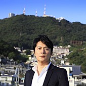 「福山雅治 36年ぶりに母校へ！ 夢についての特別授業や新曲「トモエ学園」弾き語り」1枚目/4
