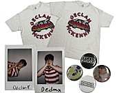 「デクラン・マッケンナ再来日記念！デクラングッズ（Tシャツ＋サイン入ポラロイド＋缶バッジ）を2名様にプレゼント」1枚目/1