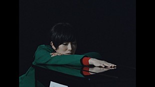 「椎名林檎 母のコート＆娘のネックレスで歌う「人生は夢だらけ」MV！ AbemaTV生放送特番も決定」