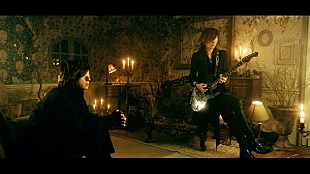 「SUGIZO「VOICE feat.清春」“年季の入ったゴス感”妖艶な目隠しMV公開」