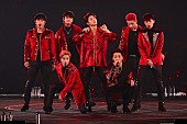 「iKON、2日間で計3万人のファンとクリスマスをお祝い！　自身初のセンターステージも」1枚目/4