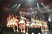 「指原×モー娘。他豪華コラボ満載＆生演奏【AKB紅白】ライブレポートが到着」1枚目/10