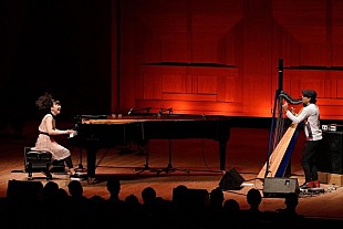 「ピアノとハープの共演に誰もが釘付け！　上原ひろみ×エドマール・カスタネーダ日本ツアー・ファイナル公演レポート」