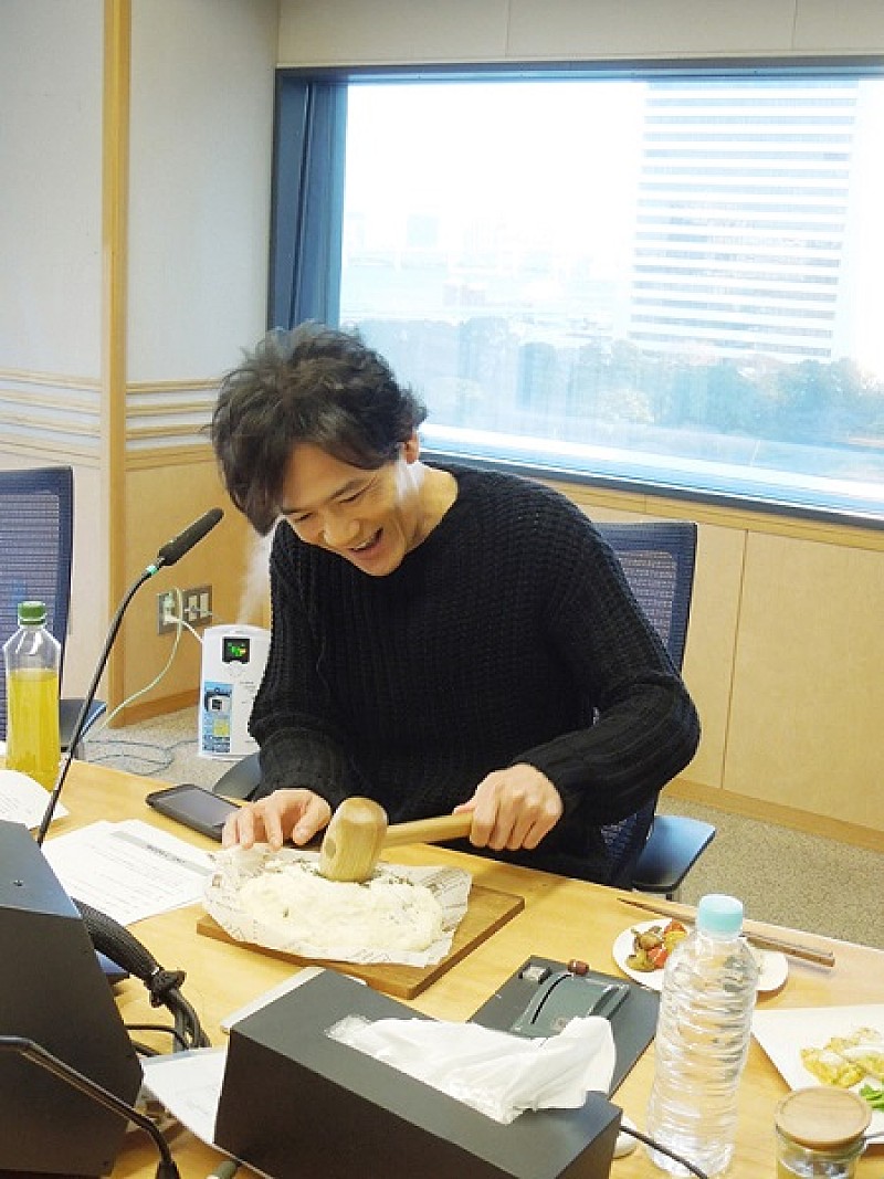 稲垣吾郎初めてのラジオ生放送特番で食レポに挑戦、「大丈夫？伝わってる？」