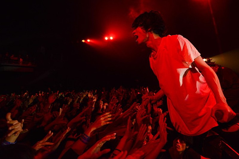 [Alexandros] 「もっと行けんだろ、東京！」Zeppツアーファイナルで即興セッションも披露