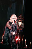 「HYDE、ソロ・コンサート【黒ミサTOKYO】2日間で24,000人を動員」1枚目/4