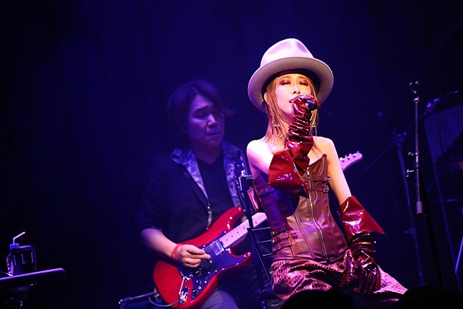 「加藤ミリヤ、“特別な”クリスマスライブをレポート　追加公演も2月に開催決定」1枚目/12