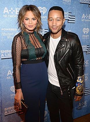 「ジョン・レジェンド＆クリッシー・テイゲン夫妻、日本行きのフライトでトラブル発生　騒動の一部始終をクリッシーがツイート」