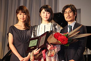 「浜辺美波「あの時、ダマされて良かった」　「日刊スポ－ツ映画大賞」で新人賞に輝く」