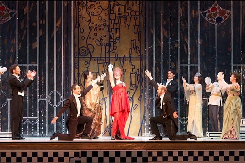 「新国立劇場「こうもり」2015年公演より　撮影：寺司正彦」3枚目/6