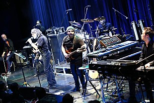 「衝撃のクラブ・パフォーマンス！ PFMが奏でる荘厳な響きとスリリングな展開に身も心も酔い痴れる真冬の夜」