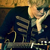 「スガシカオ、ライブ映像で魅せる新曲「トワイライト★トワイライト」MV公開」1枚目/2