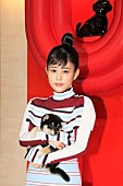 「高畑充希、最新のルイ・ヴィトンをまとって登場　亡き愛犬が描かれた贈り物に「いつでも会える感じ」」1枚目/1