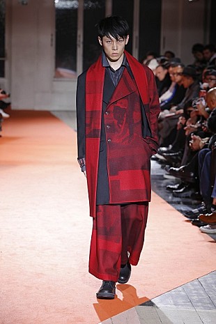 「MIYAVIがパリコレデビュー」