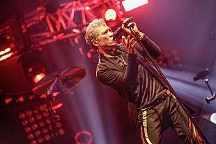 「吉川晃司、ツアー追加公演のレポートが到着　ホリープ治療専念後、2019年には武道館2daysも発表」