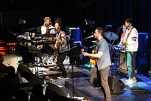 「＜ライブレポート＞ママズ・ガン、グルーヴィに時にメロウに奏でられるサウンドで濃密な空気に包み込まれた夜」