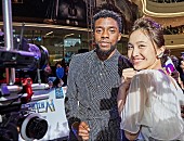 「『ブラックパンサー』主演チャドウィック・ボーズマン、“日本の妹”ももクロ百田と対面」1枚目/8