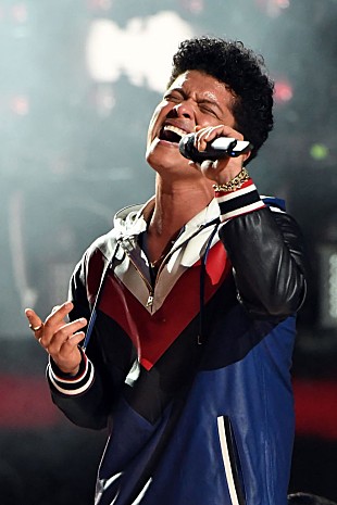 「ブルーノ・マーズ、【24K・マジック・ワールド・ツアー】の最終日程を発表　カーディ・Bも出演」