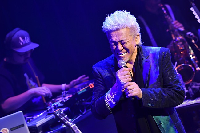 「玉置浩二、ライブでの最新のクリエイションを体感するビルボードライブ・ツアーが終了　新たな編成で挑んだステージをレポート」1枚目/8