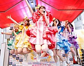 「チームしゃちほこ『JUMP MAN』発売記念、渋谷でジャンプして発電!? 床発電ゲリラライブを敢行」1枚目/4