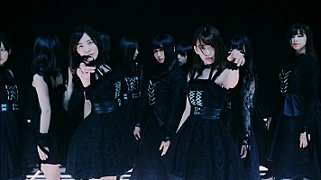 坂道AKB、新曲「国境のない時代」MV公開 センターは欅坂46の長濱ねる