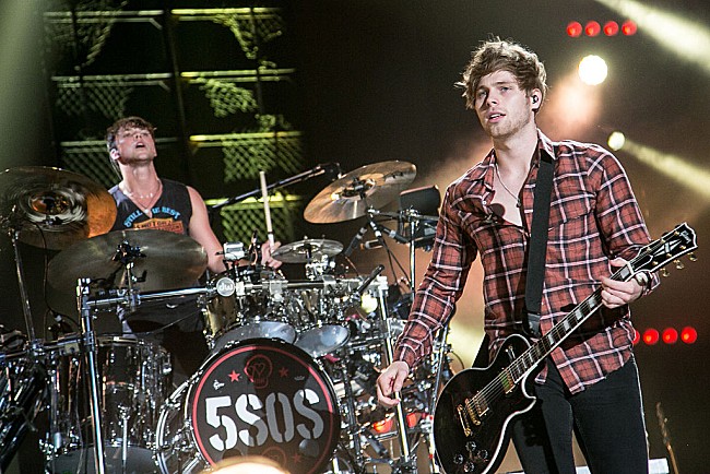 「5SOS、ゼッドの「ザ・ミドル」をアコースティック・カヴァー」1枚目/1