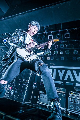 「MIYAVI ワールドツアー初日にhideカヴァー！「かっこいい日本人として、新しい未来を作っていければ」」