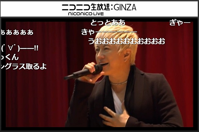 「GACKTが恒例の卒業式サプライズライブを実施、「「夢は見るものじゃない、叶えるもの」」1枚目/3