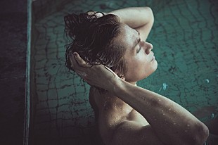 「加藤和樹写真集発売、4人の写真家が引き出す“表現者”のすべて　」