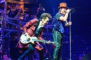 「布袋寅泰“ギタリストHOTEI”イタリアで強烈なインパクトを残す！ ズッケロのツアーにゲスト出演」