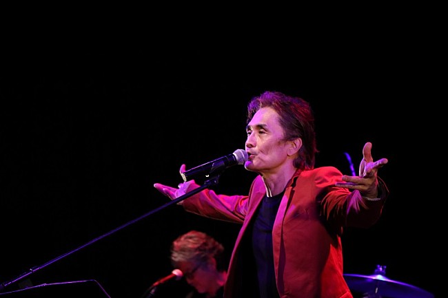 「織田哲郎、還暦バースデーライブを開催　高橋みなみも駆けつけ和やかトーク」1枚目/10