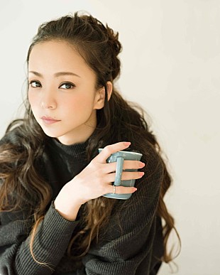 「安室奈美恵 引退を決意していた“素顔”オフショット＋ライブ映像のフォトブック『GIFT』予約受付開始」