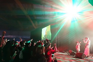 「海外から注目を受ける日本バンド She, in the haze、鮮烈な欧州ライブデビュー果たす」