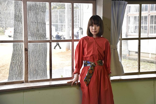 「川嶋あい 島根県の中学校閉校式にてサプライズライブ！ 3/21放送『COUNT DOWN TV』でオンエア」1枚目/4