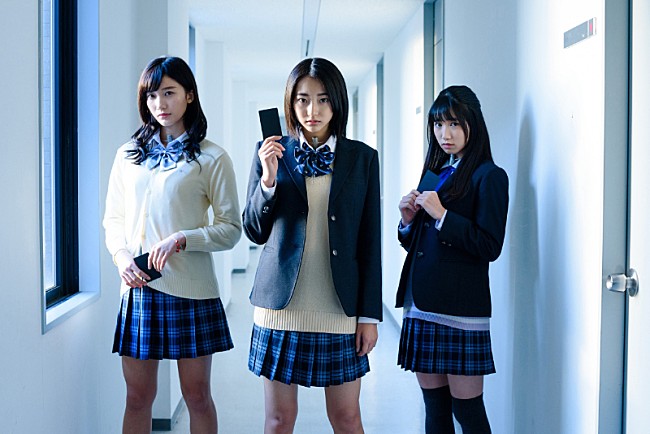 「海田朱音デビュー曲「砂時計」MV公開、映画『人狼ゲーム　インフェルノ』主題歌に決定」1枚目/2