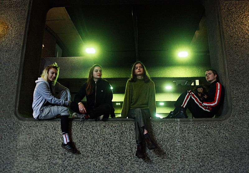 ゴート・ガール、デビュー・アルバム発売に先駆けて新曲「THROW ME A BONE」公開