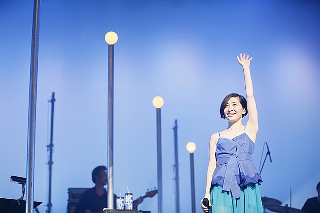 「坂本真綾 まさに“再始動のツアー”となった初の海外公演含む【ALL CLEAR】、「プラチナ」からスタートしたNHKホール最終公演レポート到着」1枚目/7