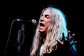 「パティ・スミス、最新ドキュメンタリー公開記念ライブでスプリングスティーン/M・スタイプと共演」1枚目/1