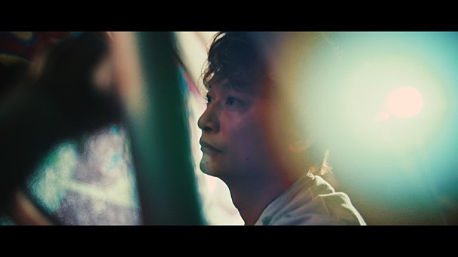 「香取慎吾による作品制作メイキング動画「#香港慎吾アート」公開！ フリーハンドで大胆に描いたものとは」1枚目/7