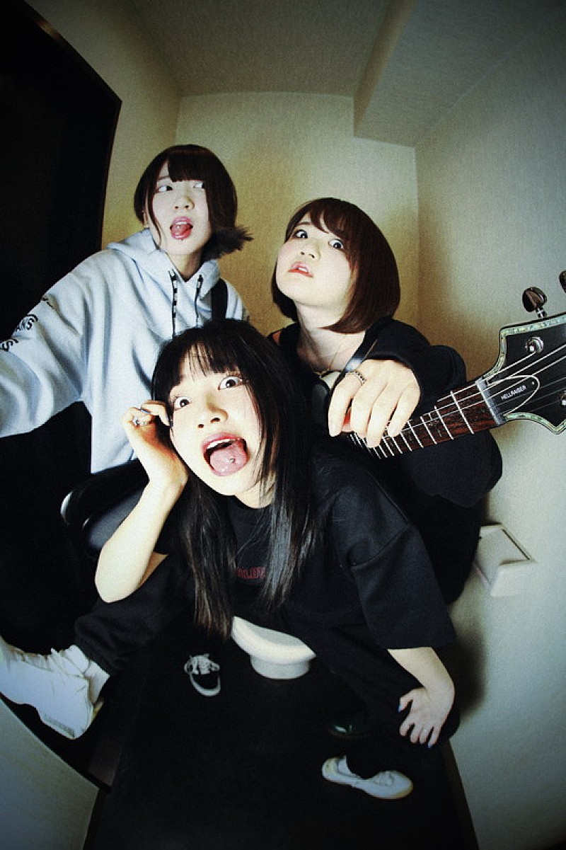 BRATS、デビュー・アルバム『BRATS』を7月リリース 