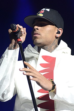 「クリス・ブラウンのレーベル契約解除を求める請願に4.9万人が署名」