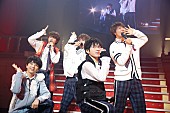 「M!LKの新たな扉を開いたツアーファイナル公演、今まで以上の激しいパフォーマンス」1枚目/13