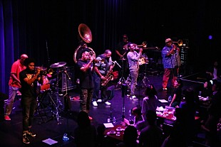 「ソウル・レベルズ東京公演レポート“日本でニューオーリンズのカーニバルを楽しむ方法、あるじゃないか”」