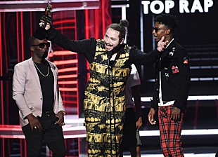 「【2018 #BBMAs】ポスト・マローンfeat.21サヴェージの「ロックスター」が＜トップ・ラップ・ソング賞＞を受賞」