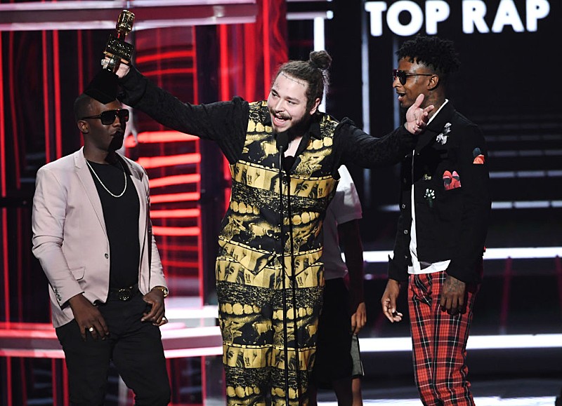 【2018 #BBMAs】ポスト・マローンfeat.21サヴェージの「ロックスター」が＜トップ・ラップ・ソング賞＞を受賞 