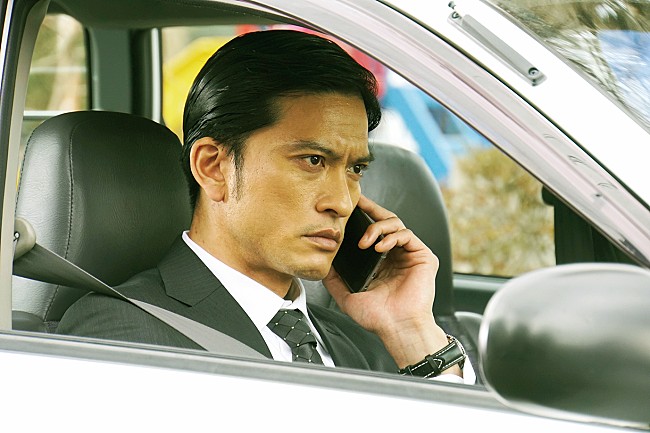 「サザンオールスターズ、新曲「闘う戦士たちへ愛を込めて」をフィーチャーした映画『空飛ぶタイヤ』トレーラーが公開」1枚目/5