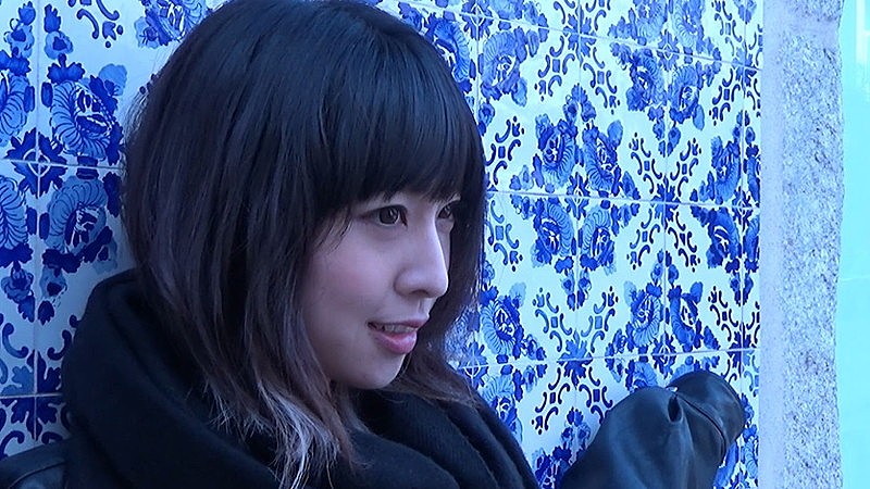 「綾野ましろ ポルトガルでのオフショット満載！ 新曲「MATROSKA」MV公開」1枚目/5