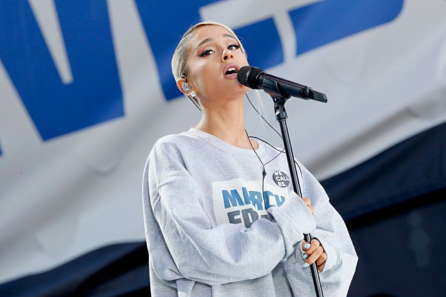 「アリアナ・グランデ、ニッキー・ミナージュとの新コラボ曲のティーザーを公開」1枚目/1